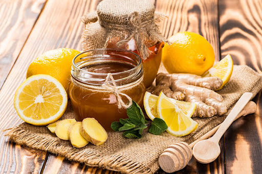 Uống nước chanh và mật ong giảm cân vào buổi sáng