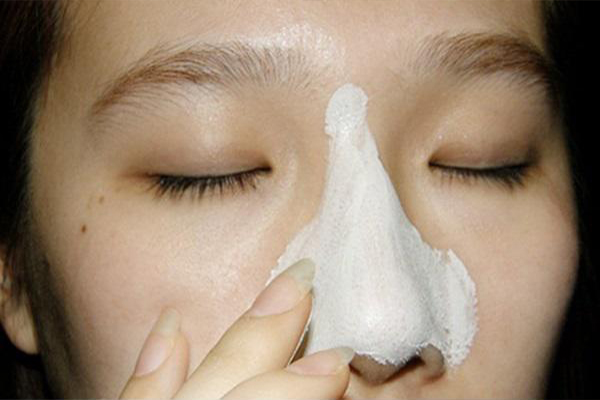 cách trị mụn ở mũi bằng kem đánh răng không được khuyến khích sử dụng