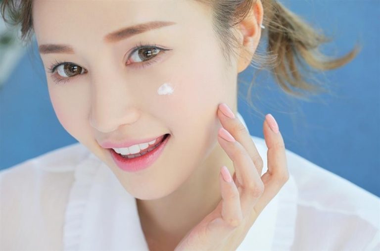 Các sản phẩm chăm sóc da mặt giúp bảo vệ làn da khỏi ánh nắng mặt trời