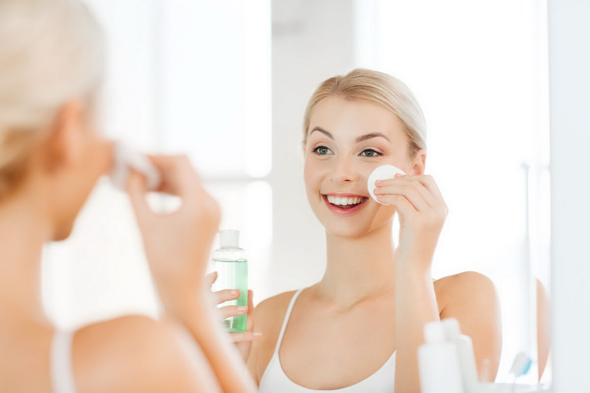 Cách chăm sóc da mặt trắng sáng mỗi ngày với các thao tác đơn giản