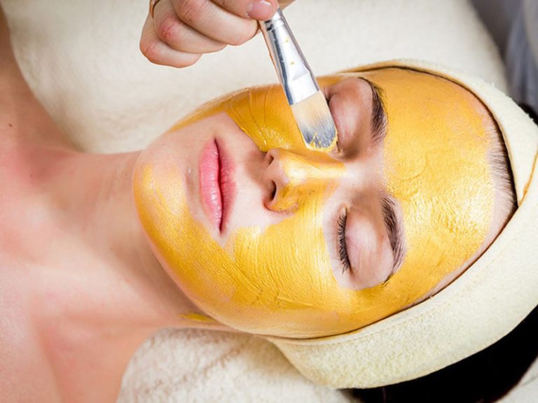 Cách dưỡng da mặt tại nhà hiệu quả với mặt nạ nghệ tươi