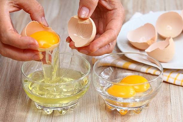 Cách dưỡng trắng da tại nhà bằng lòng trắng trứng cho da nhờn