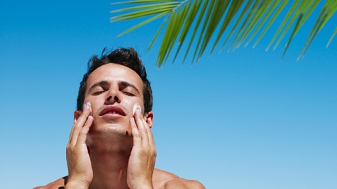 Chăm sóc da mặt cho nam giới hiệu quả nhờ thoa kem chống nắng đều đặn