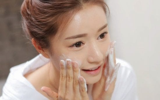 Chăm sóc da mặt sau nặn mụn bằng kim