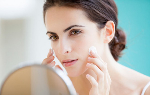 Chăm sóc da mặt tốt hơn sau nặn mụn không để lại sẹo