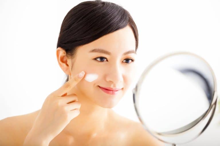 Dưỡng ẩm - các bước chăm sóc da đúng cách để duy trì làn da căng mịn tự nhiên