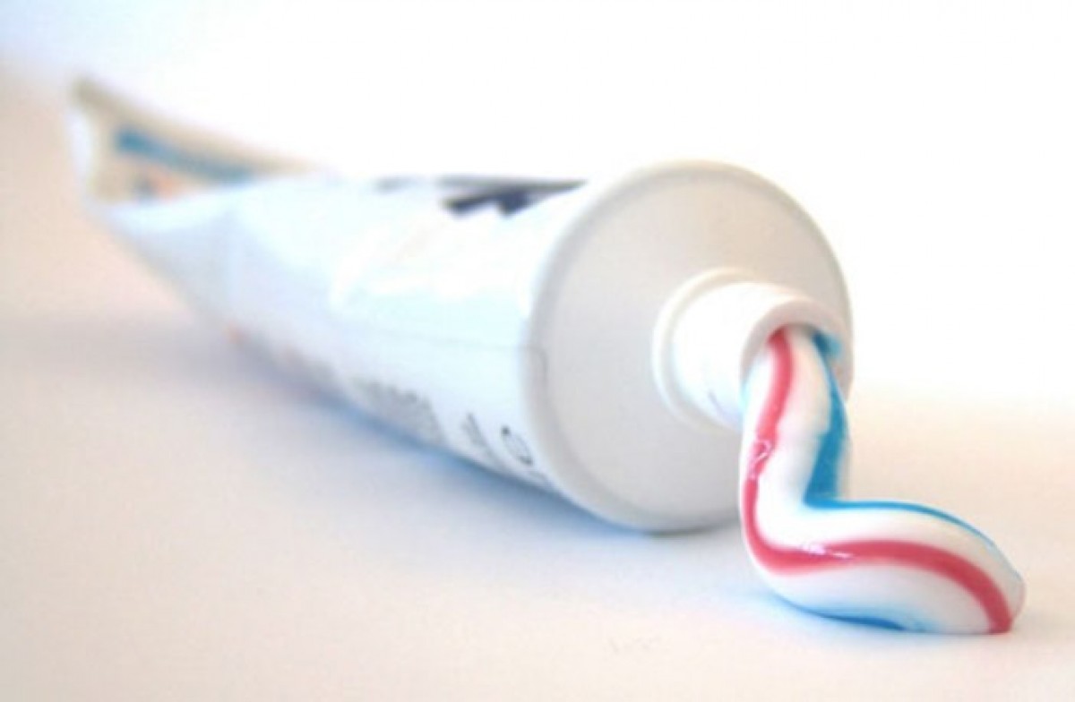 Cách trị mụn ở mũi bằng kem đánh răng có thể gây hại nhiều hơn lợi