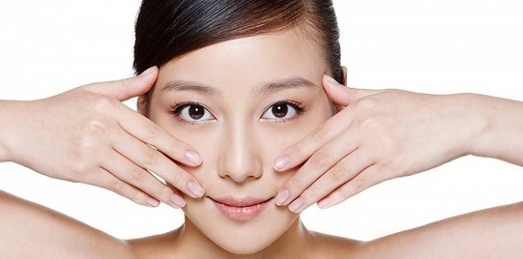 Massage da mặt sẽ làm tăng lưu thông, dẫn đến làn da sáng hơn, khỏe mạnh hơn