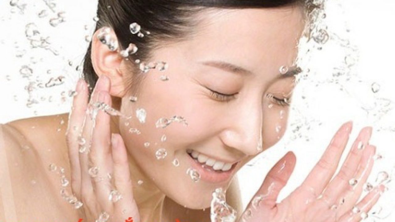 Hãy sử dụng các loại xà phòng rửa mặt nhẹ và phù hợp với làn da của bạn. 
