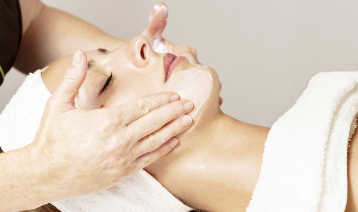 Chăm sóc da mặt tại Spa với quy trình cơ bản giúp làn da nuôi dưỡng sâu bên trong