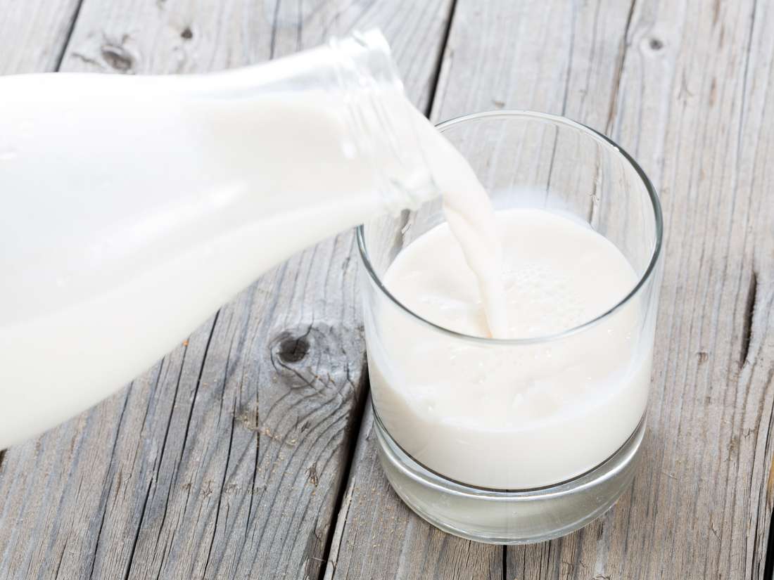 sữa dê và bò là một chất tự nhiên để làm trắng da