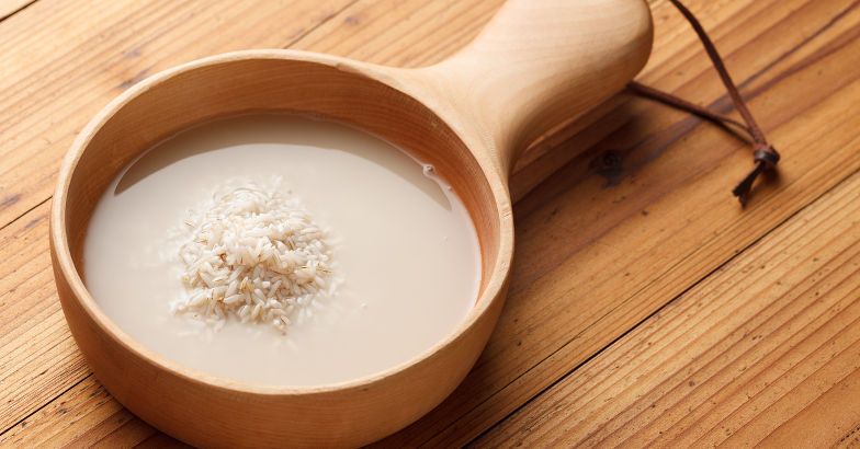 Dưỡng trắng da mặt hiệu quả với nước vo gạo hàng ngày